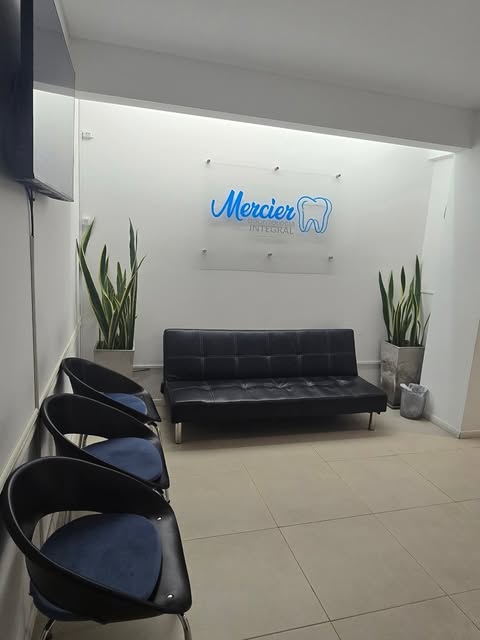 Pasillo consultorio Mercier Odontología
